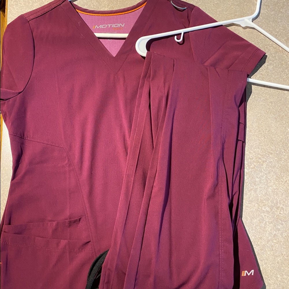 Motion by Barco wine scrub set.